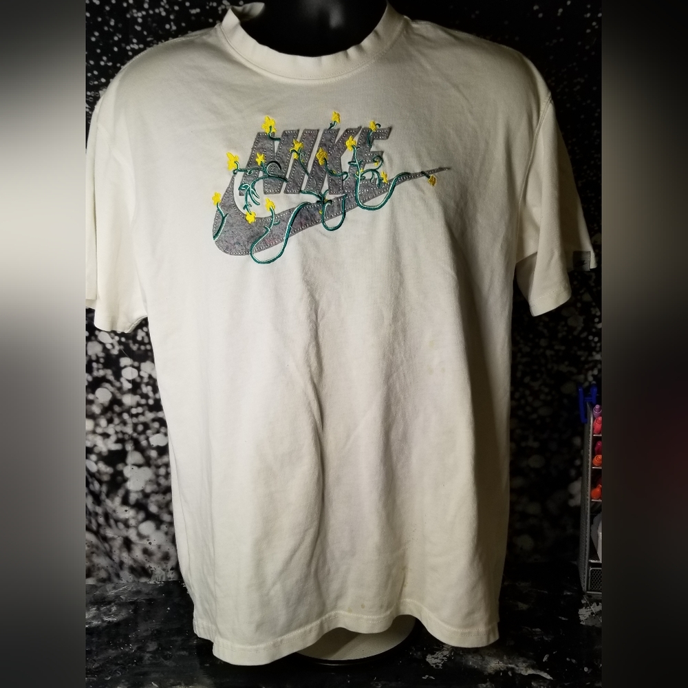 Mens Medium Nike T-shirt